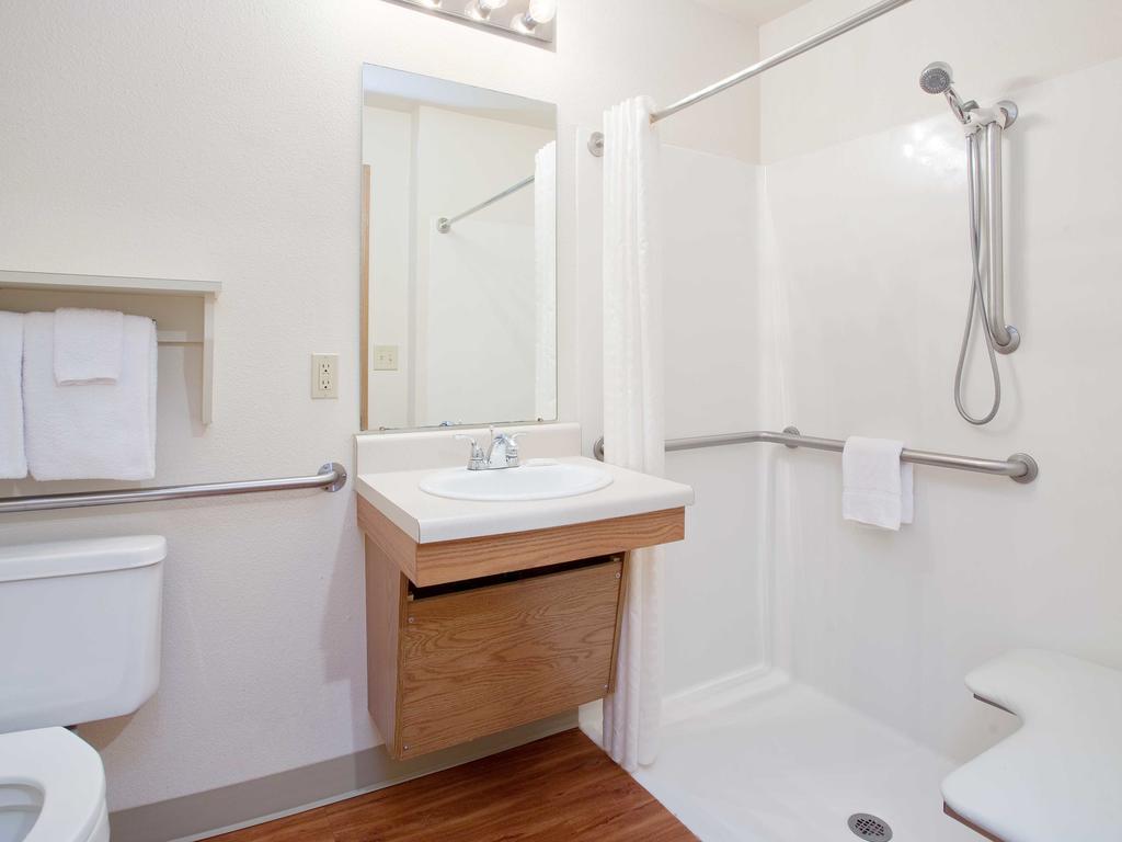 Woodspring Suites Kansas City Mission Merriam ภายนอก รูปภาพ