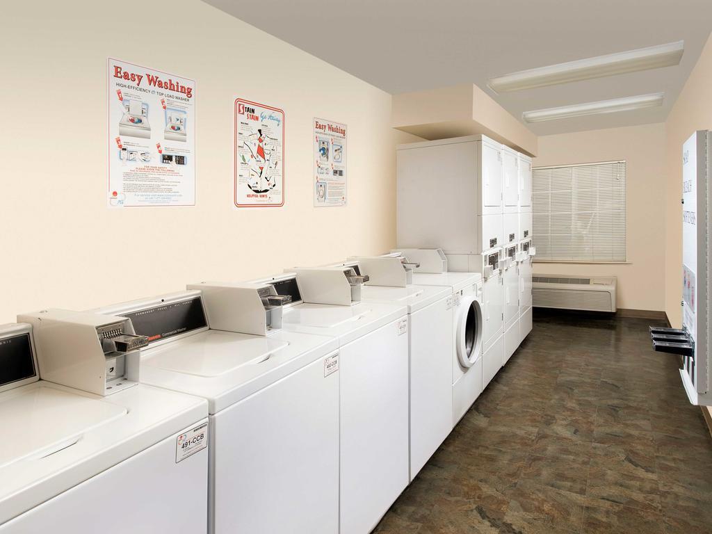 Woodspring Suites Kansas City Mission Merriam ภายนอก รูปภาพ